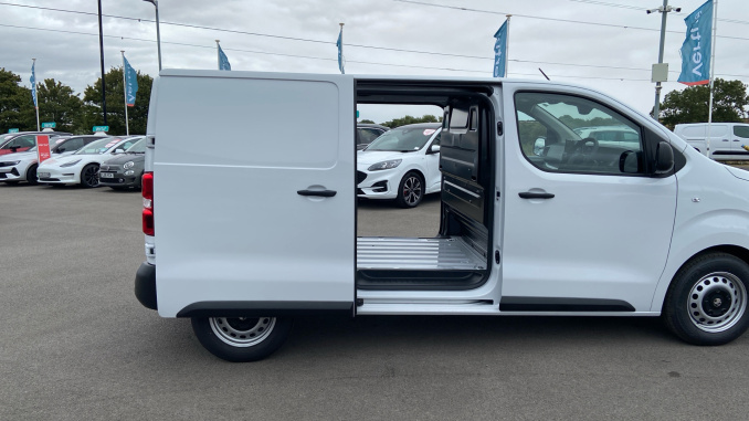 Vauxhall Vivaro L1 Diesel 1.5 Turbo D 120 Prime H1 Van - Image 7